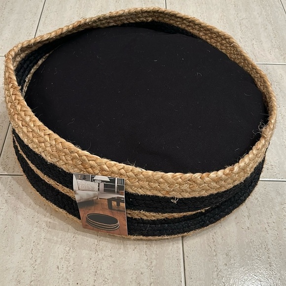 NWT pet bed for small breeds 18 inch diameter - Picture 1 of 4